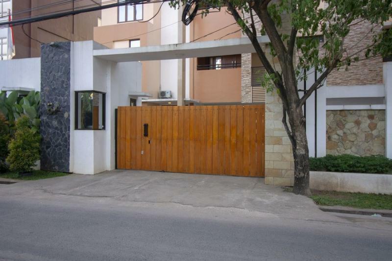 Reddoorz Plus @ Cbd Bintaro South Tangerang Exterior foto