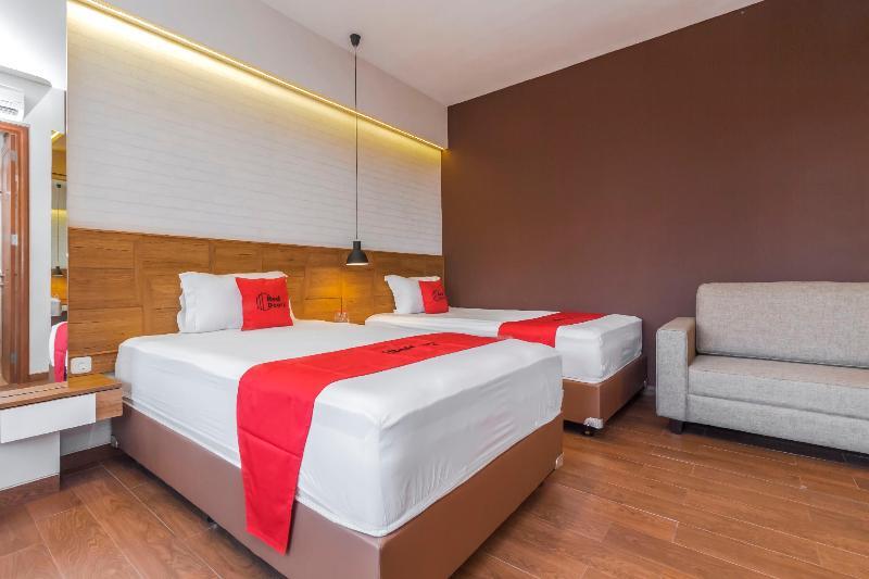 Reddoorz Plus @ Cbd Bintaro South Tangerang Exterior foto