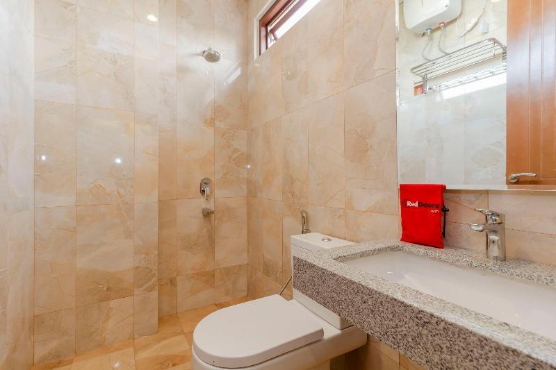 Reddoorz Plus @ Cbd Bintaro South Tangerang Exterior foto